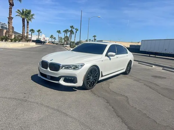 WBA7F0C3XHGM21856 2017 BMW 7ER - Image 2