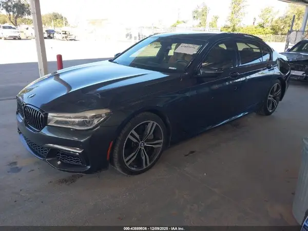 WBA7F0C3XHGM22215 2017 BMW 7ER - Image 2