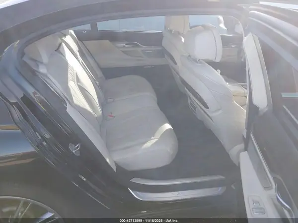 WBA7F0C50HGM21415 2017 BMW 7ER - Image 8
