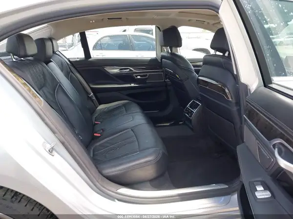 WBA7F0C50KGM25875 2019 BMW 7ER - Image 8