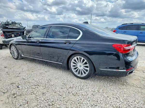 WBA7F0C51GGL99990 2016 BMW 7ER - Image 2