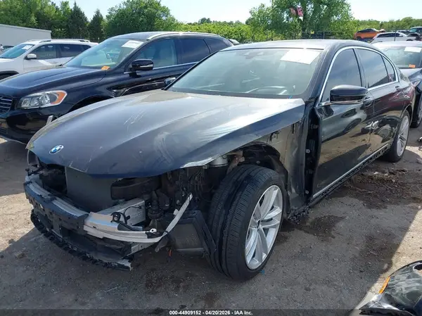 WBA7F0C51JGM23437 2018 BMW 7ER - Image 2