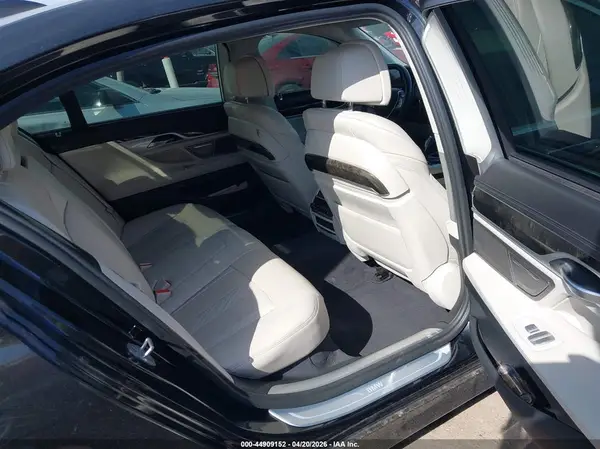 WBA7F0C51JGM23437 2018 BMW 7ER - Image 8