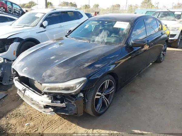 WBA7F0C52HGM21285 2017 BMW 7ER - Image 2