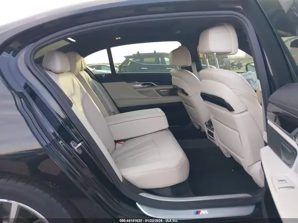WBA7F0C52JGM22930 2018 BMW 7ER - Image 8
