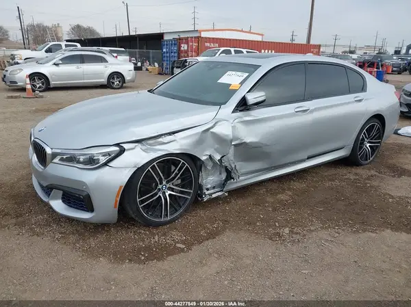WBA7F0C52JGM23107 2018 BMW 7ER - Image 2