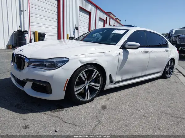 WBA7F0C52JGM23673 2018 BMW 7ER - Image 2