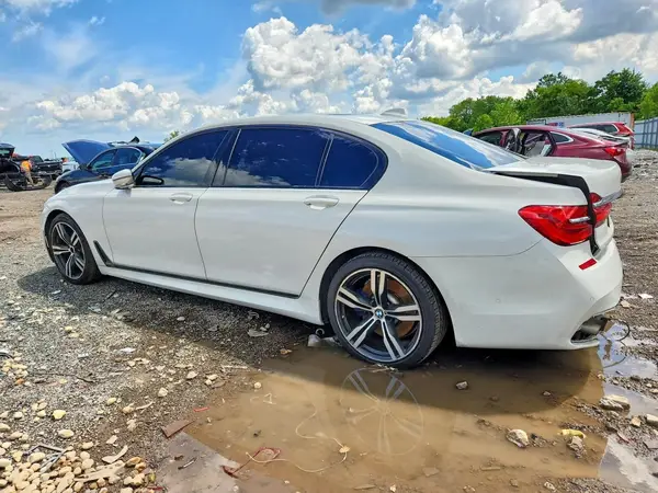 WBA7F0C52JGM24094 2018 BMW 7ER - Image 2