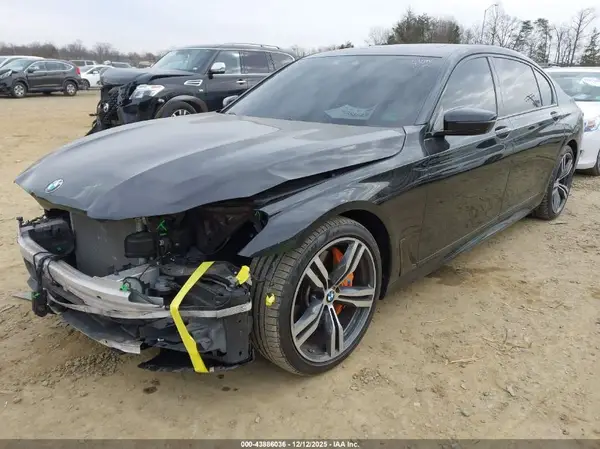 WBA7F0C52JGM24158 2018 BMW 7ER - Image 2