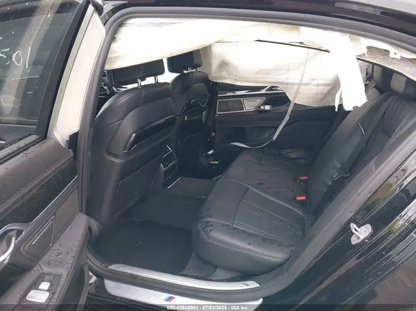 WBA7F0C52KGM24369 2019 BMW 7ER - Image 8