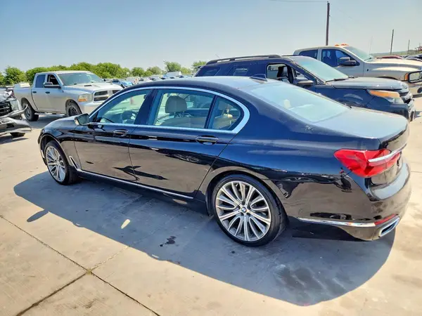 WBA7F0C53GGL99070 2016 BMW 7ER - Image 2