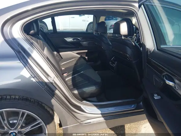 WBA7F0C53GGL99716 2016 BMW 7ER - Image 8