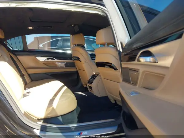 WBA7F0C53GGM20497 2016 BMW 7ER - Image 8