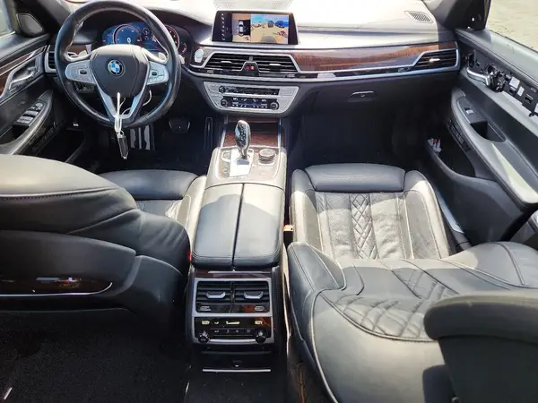 WBA7F0C53JGM23875 2018 BMW 7ER - Image 8