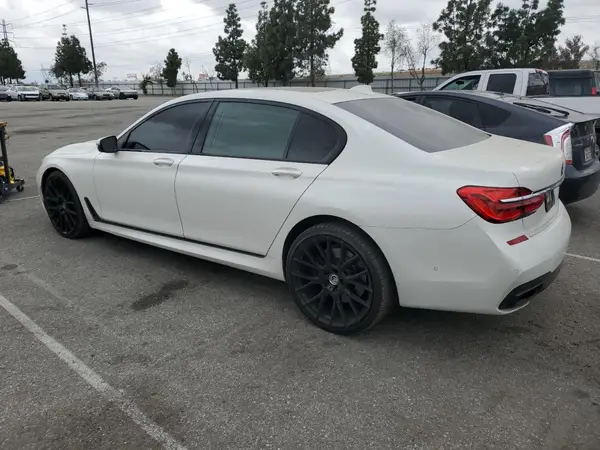 WBA7F0C53JGM24069 2018 BMW 7ER - Image 2
