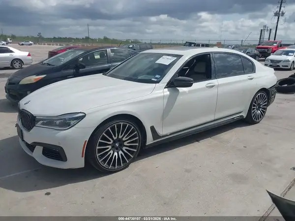WBA7F0C54JGM22671 2018 BMW 7ER - Image 2