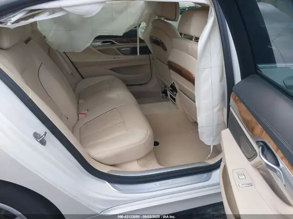 WBA7F0C54JGM23111 2018 BMW 7ER - Image 8
