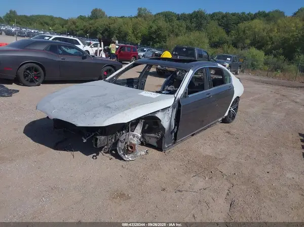 WBA7F0C56JGM22638 2018 BMW 7ER - Image 2