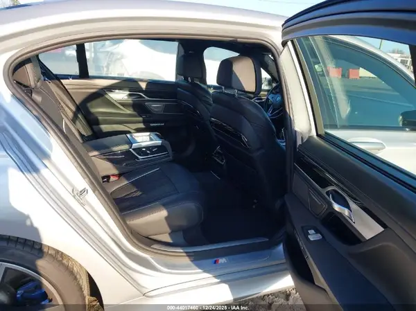 WBA7F0C56JGM23207 2018 BMW 7ER - Image 8