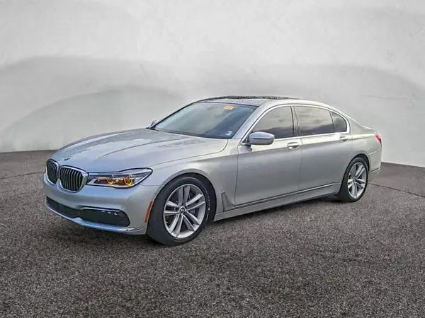 WBA7F0C56JGM23966 2018 BMW 7ER - Image 2