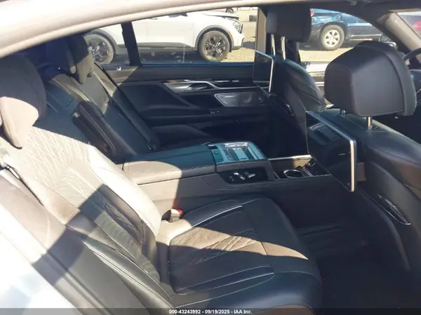 WBA7F0C56KGM24942 2019 BMW 7ER - Image 8
