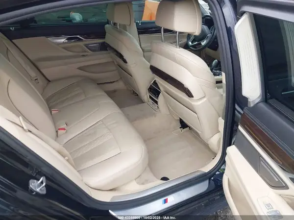 WBA7F0C57GGL99749 2016 BMW 7ER - Image 8