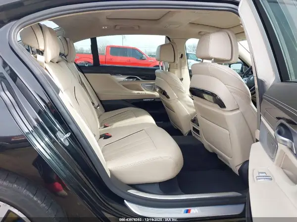 WBA7F0C57JGM23023 2018 BMW 7ER - Image 8