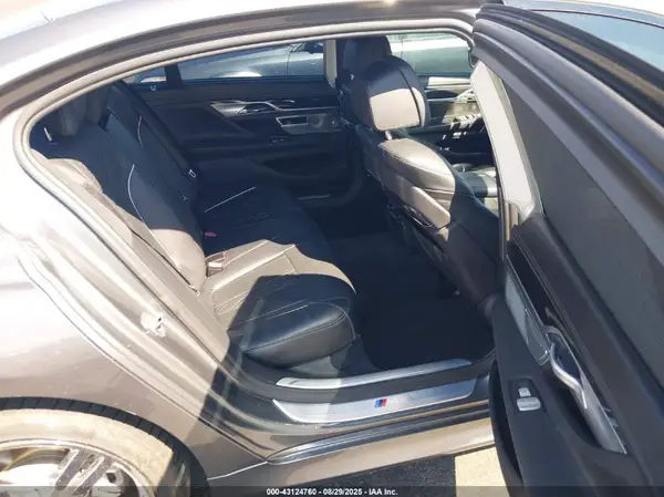 WBA7F0C57JGM23216 2018 BMW 7ER - Image 8
