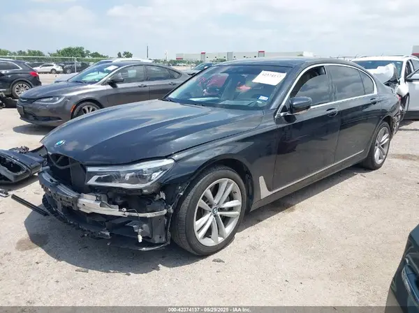 WBA7F0C57JGM23748 2018 BMW 7ER - Image 2