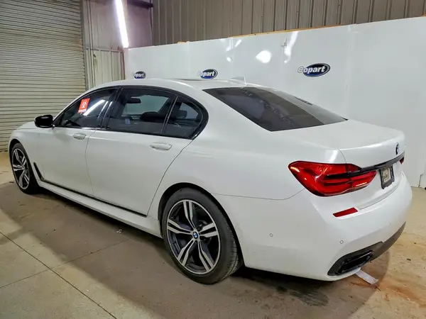 WBA7F0C58JGM24004 2018 BMW 7ER - Image 2