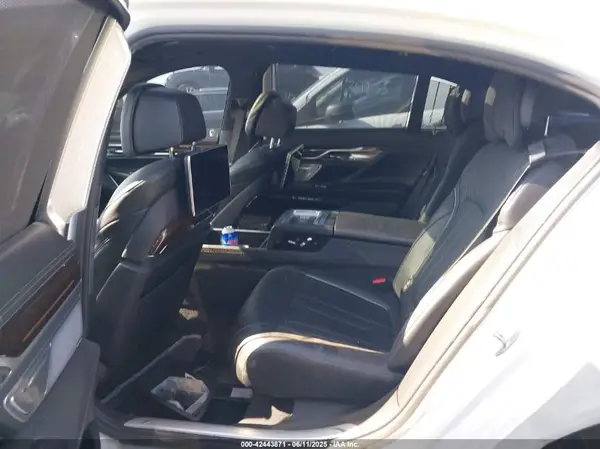 WBA7F0C59GGL99882 2016 BMW 7ER - Image 8