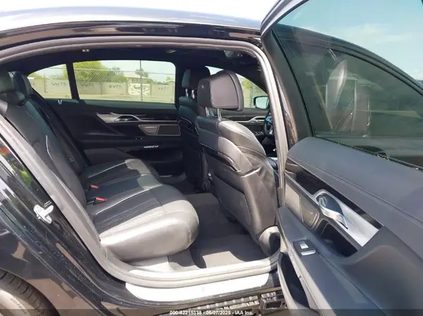 WBA7F0C59JGM23332 2018 BMW 7ER - Image 8