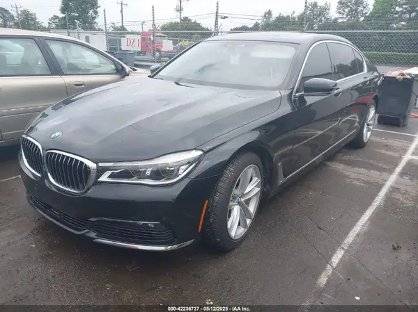 WBA7F0C59JGM23945 2018 BMW 7ER - Image 2