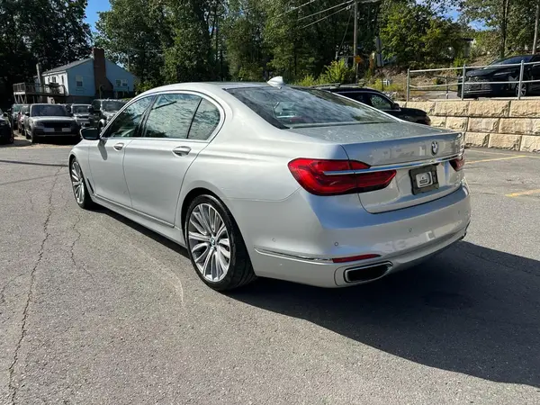WBA7F0C5XGGL99390 2016 BMW 7ER - Image 2