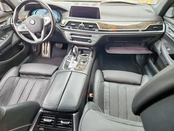 WBA7F0C5XHGM21065 2017 BMW 7ER - Image 8