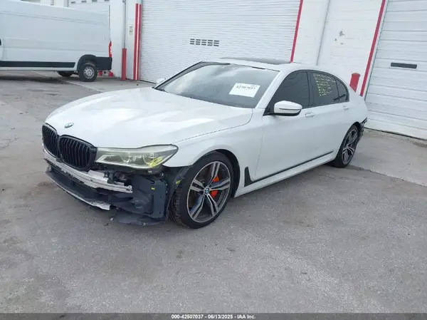WBA7F0C5XKGM24636 2019 BMW 7ER - Image 2