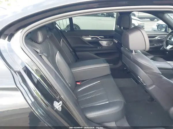 WBA7F0C5XKGM24653 2019 BMW 7ER - Image 8