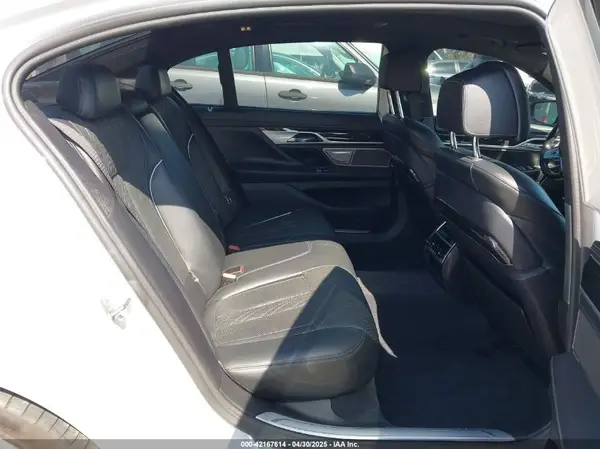 WBA7F0C5XKGM25771 2019 BMW 7ER - Image 8