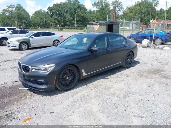 WBA7F2C33HG543843 2017 BMW 7ER - Image 2