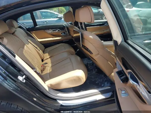 WBA7F2C33HG543843 2017 BMW 7ER - Image 8