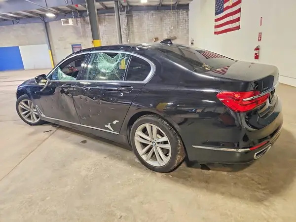 WBA7F2C51GG418551 2016 BMW 7ER - Image 2