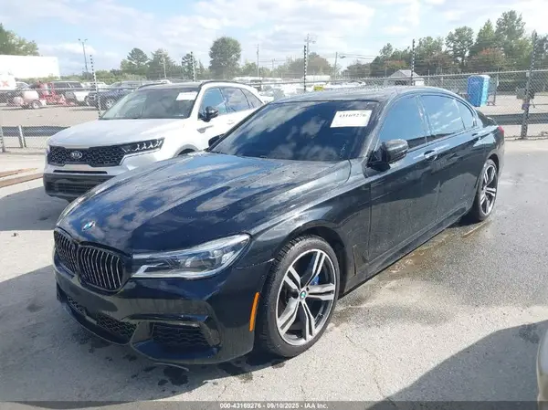 WBA7F2C51KB239352 2019 BMW 7ER - Image 2