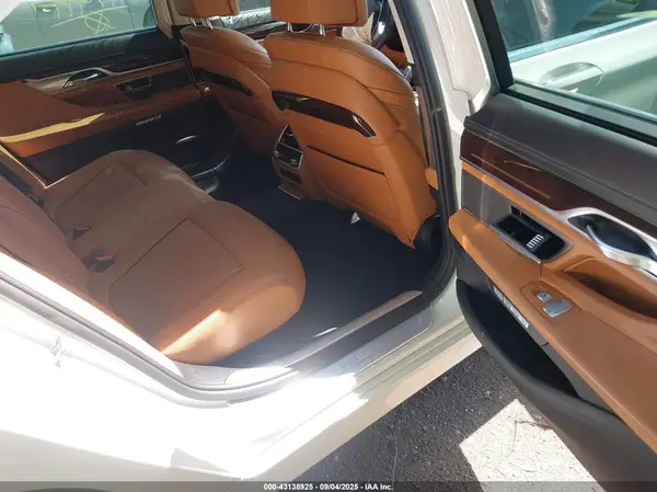 WBA7F2C52GG417411 2016 BMW 7ER - Image 8