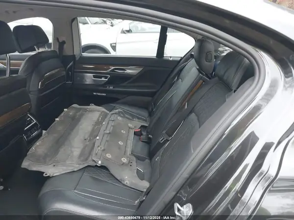 WBA7F2C52HG421220 2017 BMW 7ER - Image 8