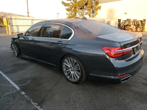 WBA7F2C52HG421928 2017 BMW 7ER - Image 2