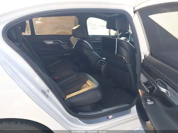 WBA7F2C53GG420124 2016 BMW 7ER - Image 8