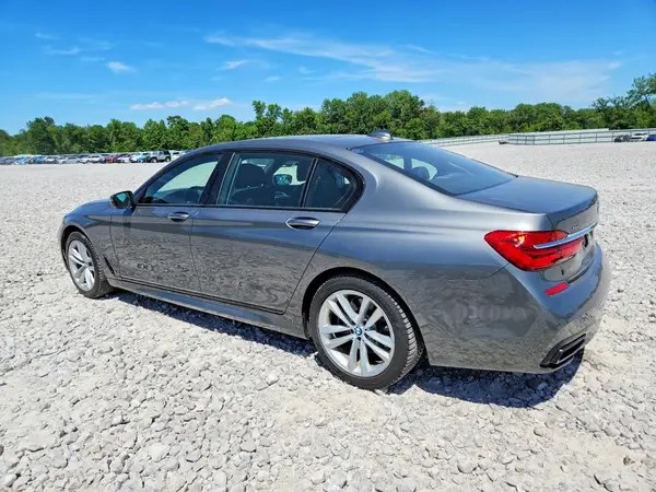 WBA7F2C53HG421811 2017 BMW 7ER - Image 2