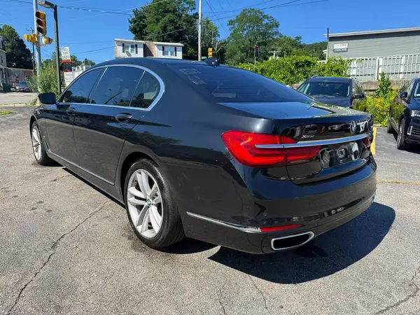 WBA7F2C53JB238489 2018 BMW 7ER - Image 2