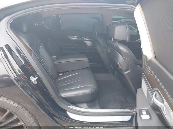 WBA7F2C53KB239983 2019 BMW 7ER - Image 8