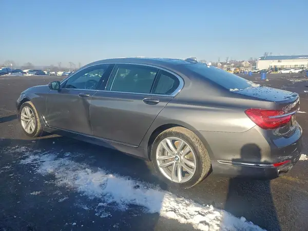 WBA7F2C54KB240639 2019 BMW 7ER - Image 2